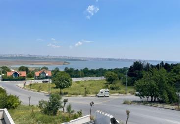 قطعة ارض سكني للبيع باطلالة علي بحيرة قناة اسطنبول الجديدة