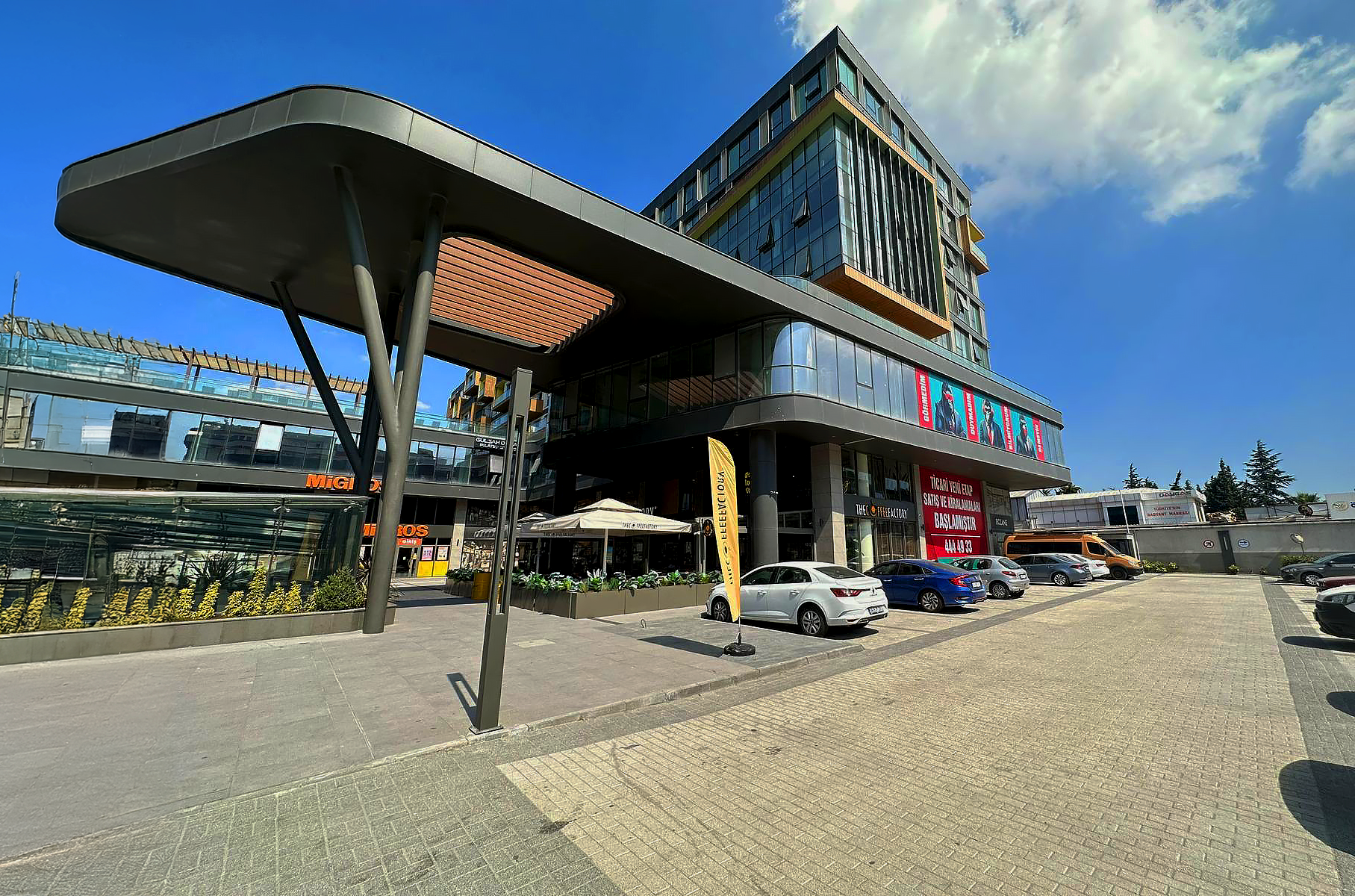 شقة للبيع في مشروع Collet Avcılar مناسبة للمكاتب والشركات