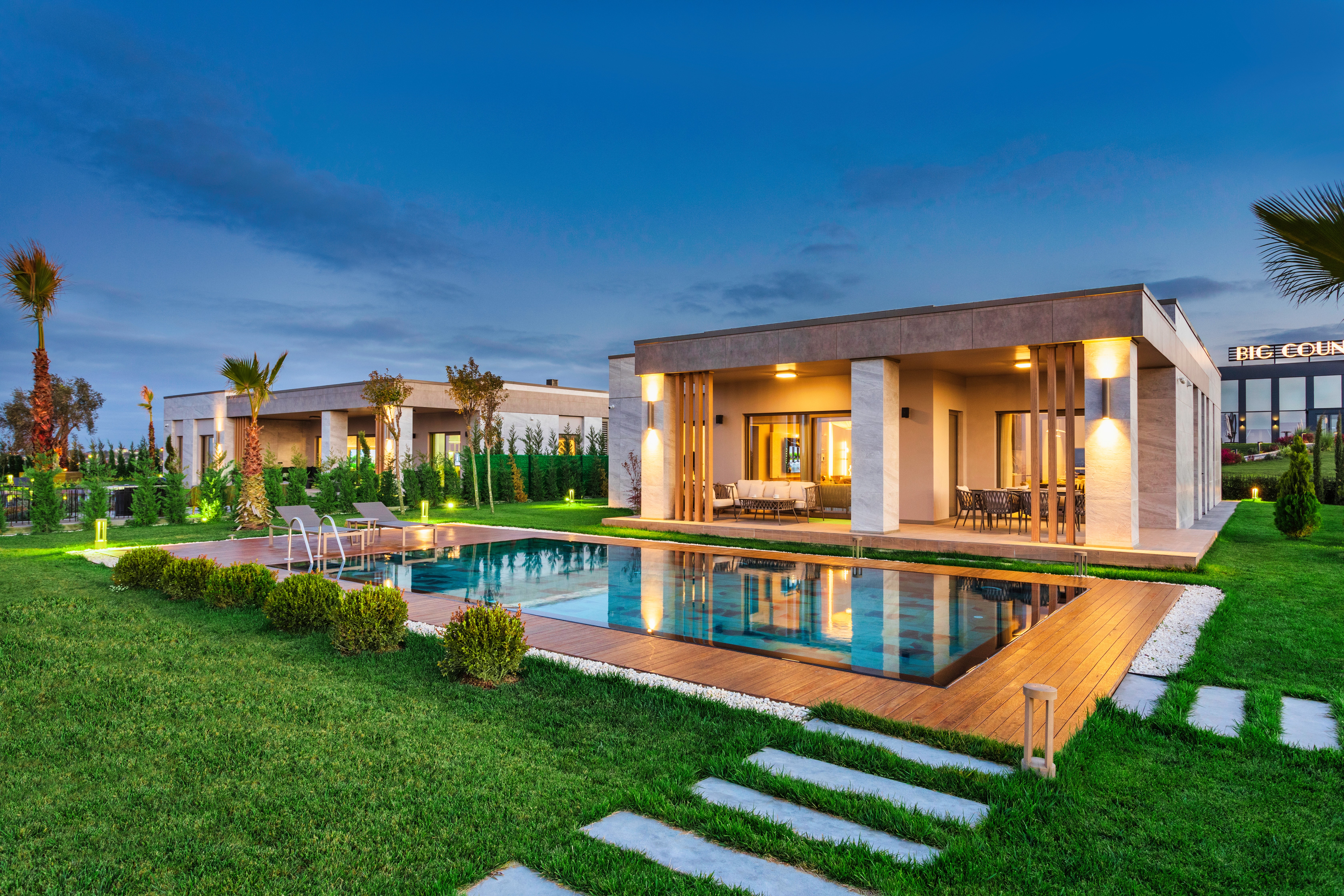 فيلا للسكن الراقي باطلالة ساحرة علي البحيرة في اسطنبول الاوروبية