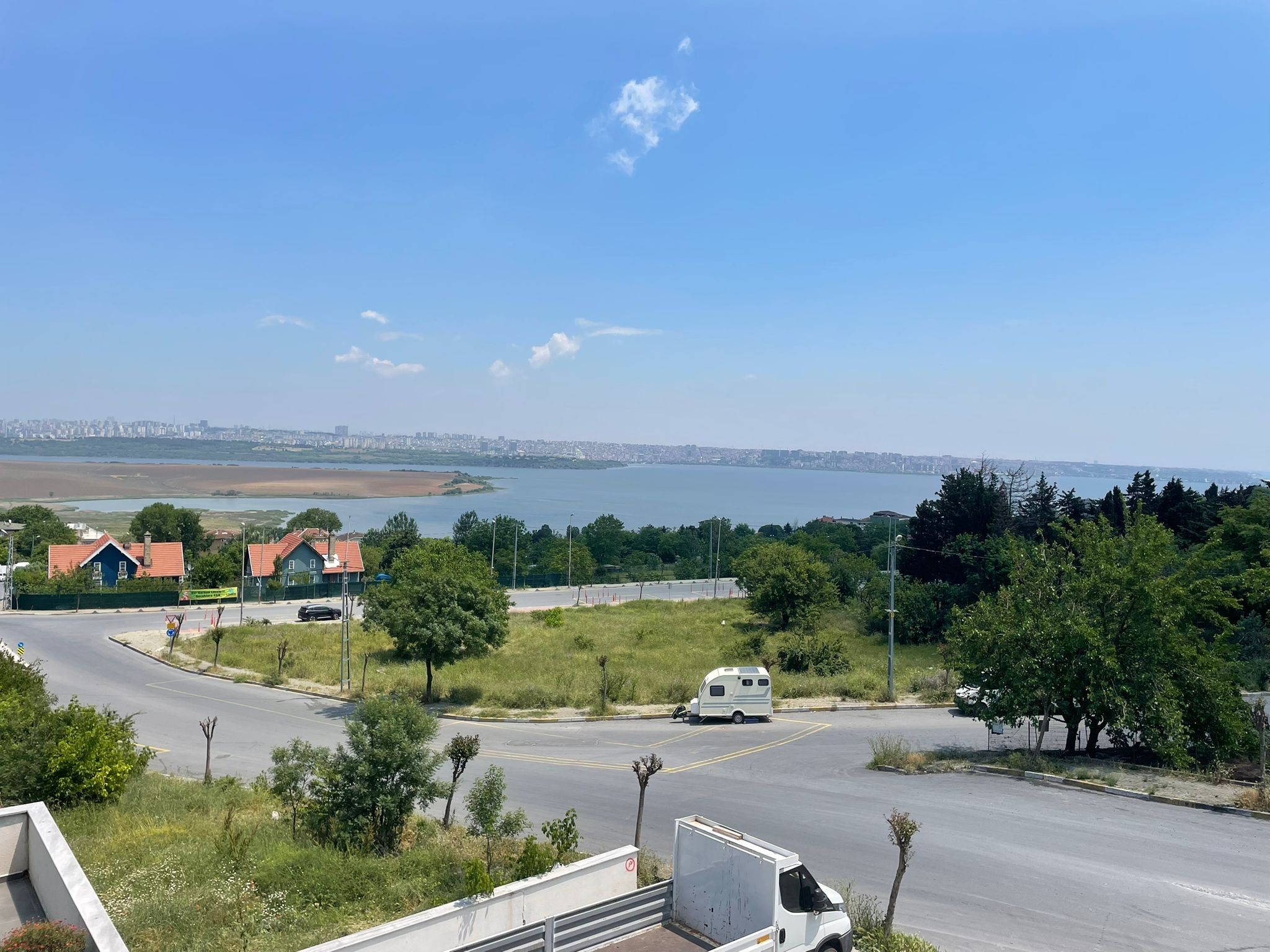 قطعة ارض سكني للبيع باطلالة علي بحيرة قناة اسطنبول الجديدة